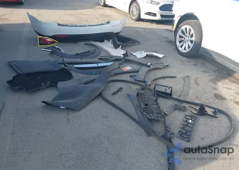 2016 Tesla Model X 75D/P100D/P90D z USA, uszkodzony, nr VIN 5YJXCBE44GF000544